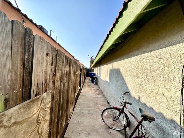 4620 Black Rock Mountain Court, Bakersfield, CA 93304