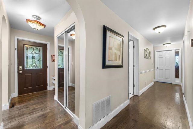 26 Glen Echo Road, Elgin, IL 60120