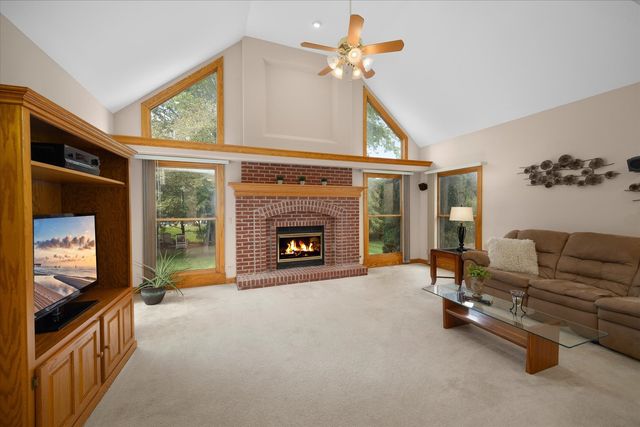 442 Mallard Point Drive, North Aurora, IL 60542