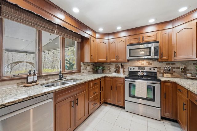 9 Scottsdale Road, Atkinson, NH 03811