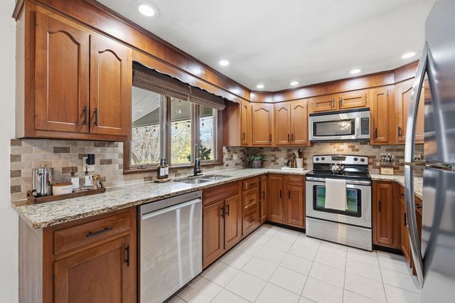 9 Scottsdale Road, Atkinson, NH 03811