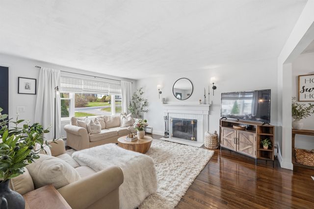 9 Scottsdale Road, Atkinson, NH 03811