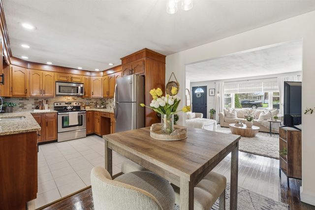 9 Scottsdale Road, Atkinson, NH 03811