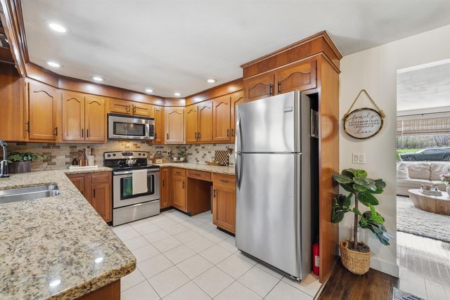 9 Scottsdale Road, Atkinson, NH 03811