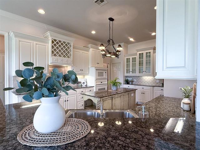 2611 Ashe Creek Drive, Edmond, OK 73034