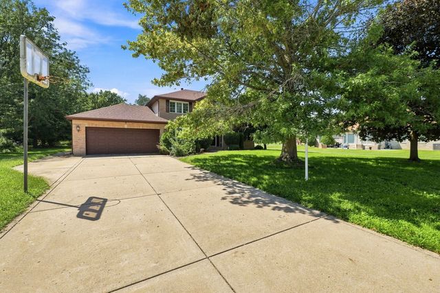 10 S Hampton Court, Crete, IL 60417