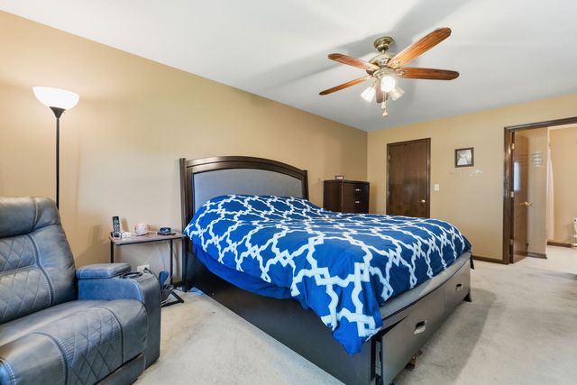 10 S Hampton Court, Crete, IL 60417