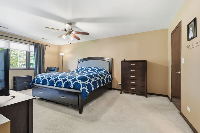 10 S Hampton Court, Crete, IL 60417