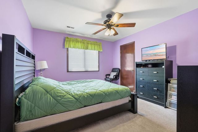 10 S Hampton Court, Crete, IL 60417