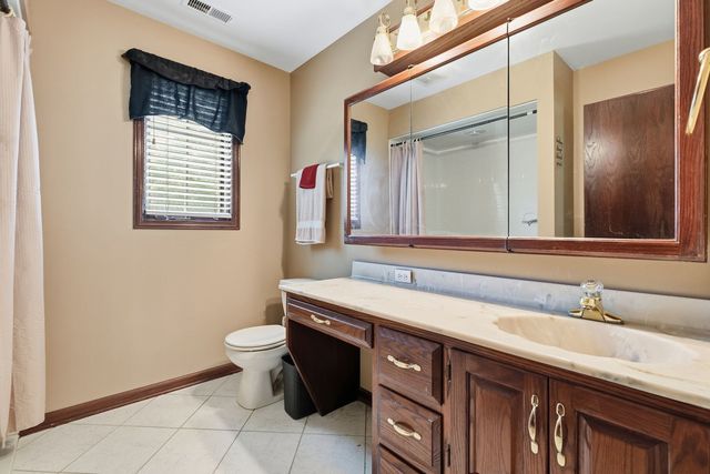 10 S Hampton Court, Crete, IL 60417