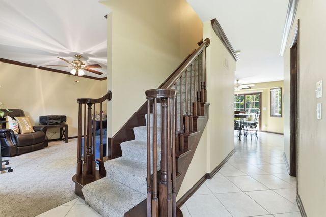 10 S Hampton Court, Crete, IL 60417