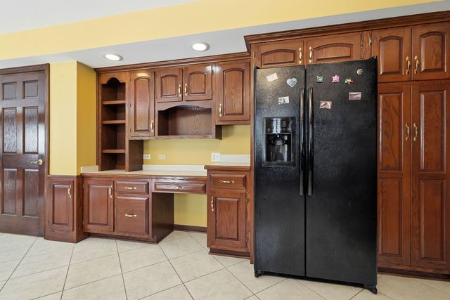 10 S Hampton Court, Crete, IL 60417