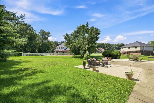 10 S Hampton Court, Crete, IL 60417