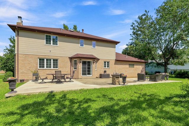 10 S Hampton Court, Crete, IL 60417