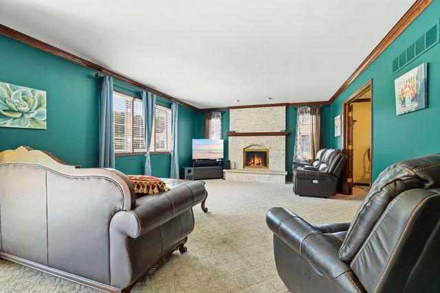 10 S Hampton Court, Crete, IL 60417