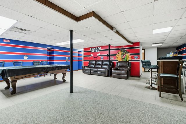 10 S Hampton Court, Crete, IL 60417