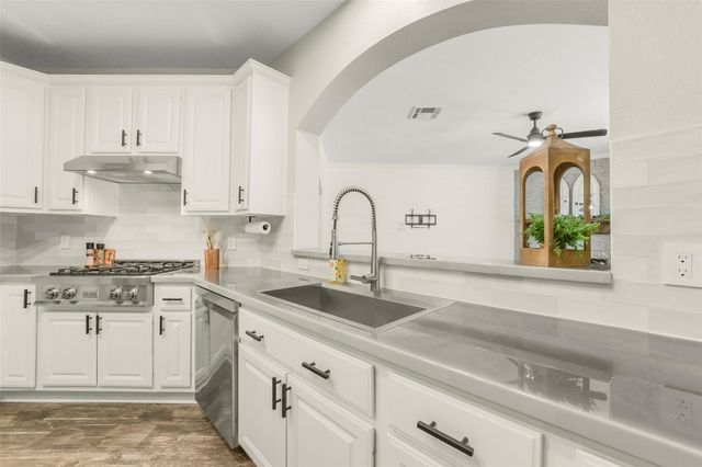 15730 Lake Loop Drive, Cypress, TX 77433