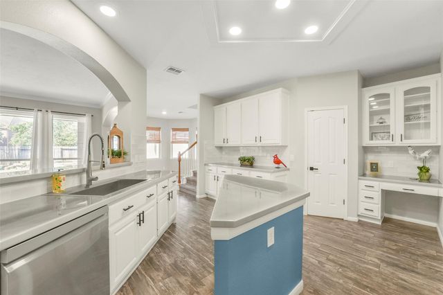 15730 Lake Loop Drive, Cypress, TX 77433