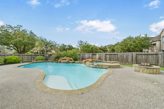 15730 Lake Loop Drive, Cypress, TX 77433