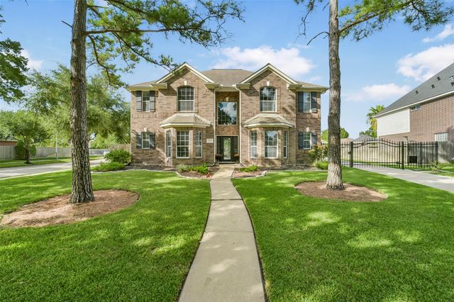 15730 Lake Loop Drive, Cypress, TX 77433