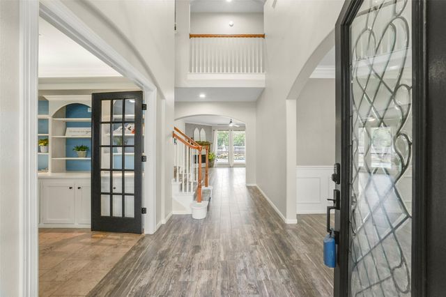 15730 Lake Loop Drive, Cypress, TX 77433