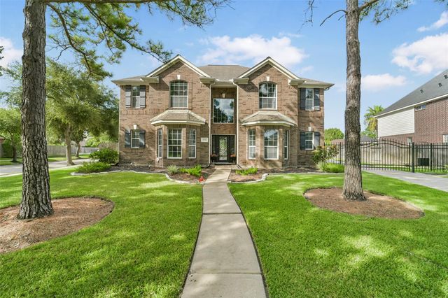 15730 Lake Loop Drive, Cypress, TX 77433