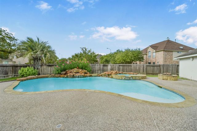 15730 Lake Loop Drive, Cypress, TX 77433