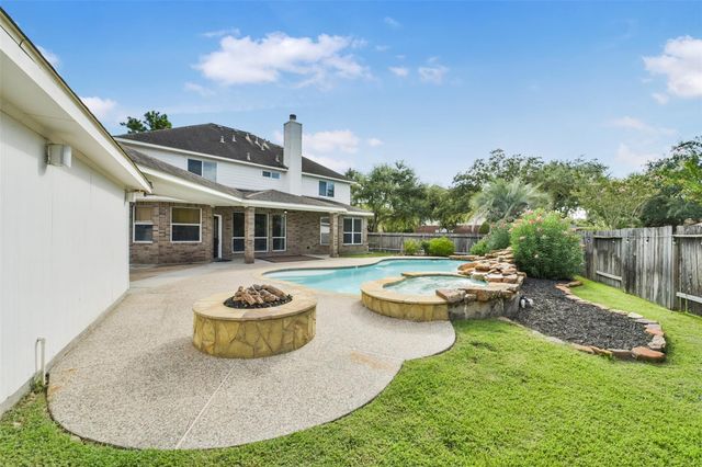 15730 Lake Loop Drive, Cypress, TX 77433