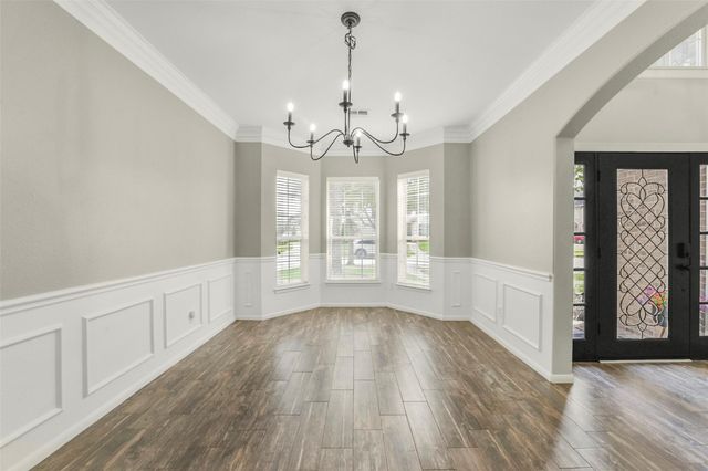 15730 Lake Loop Drive, Cypress, TX 77433
