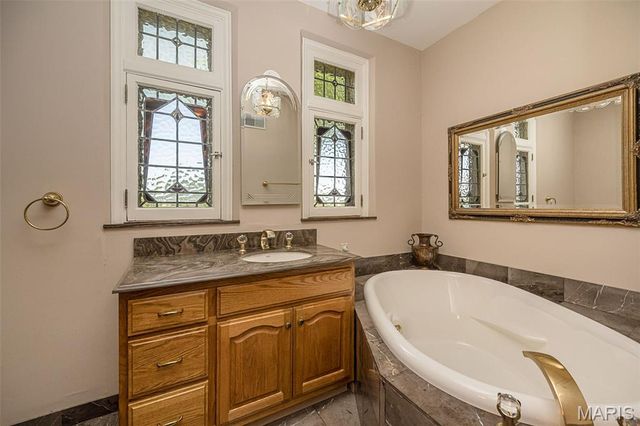 735 River Hills Drive, Fenton, MO 63026