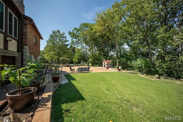 735 River Hills Drive, Fenton, MO 63026
