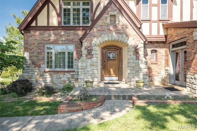 735 River Hills Drive, Fenton, MO 63026