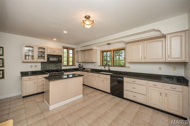 735 River Hills Drive, Fenton, MO 63026