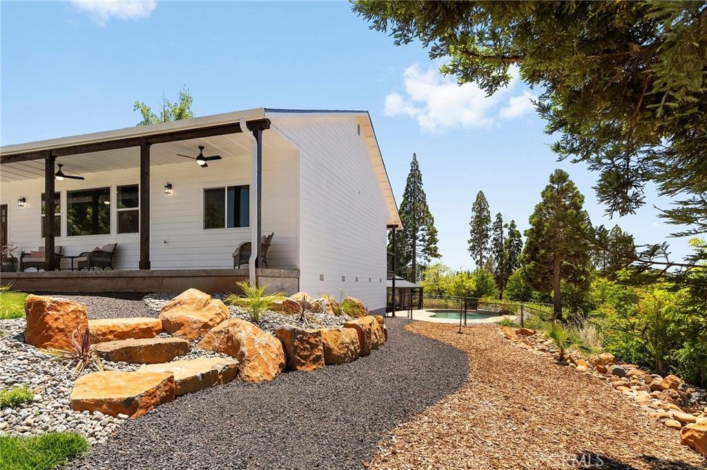 Image 10 of property listing at 1682 Sweetbriar Lane, Paradise, CA 95969