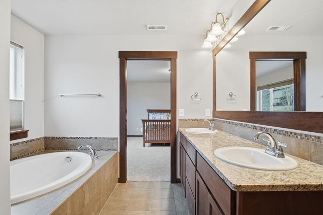 2120 S Selkirk Dr, Spokane Valley, WA 99016