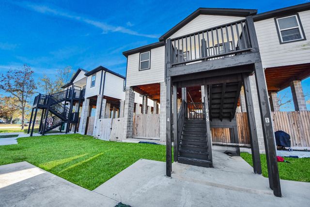 618 Maple Way A-B, Houston, TX 77015