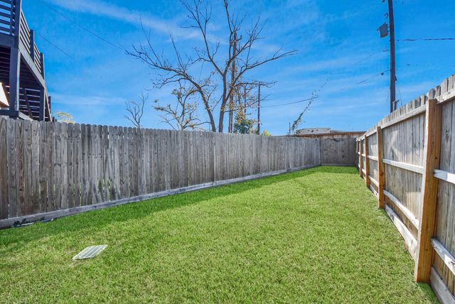 618 Maple Way A-B, Houston, TX 77015