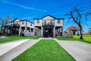 618 Maple Way A-B, Houston, TX 77015