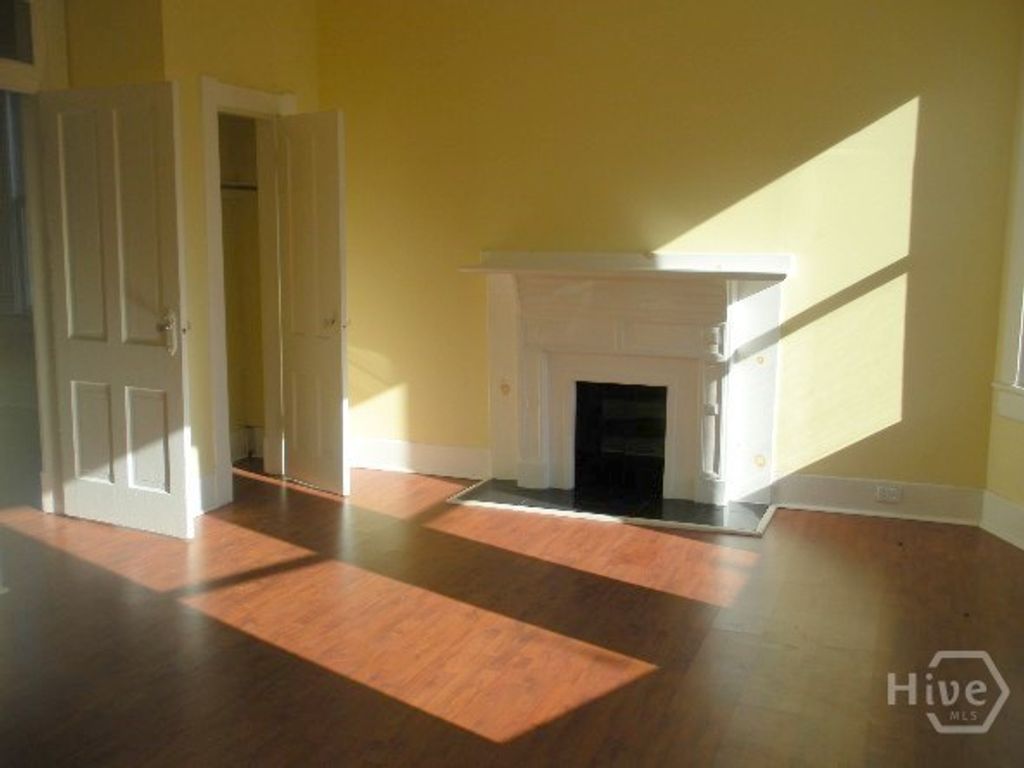 Image 5 of property listing at 516B E Bolton Street, Savannah, GA 31401