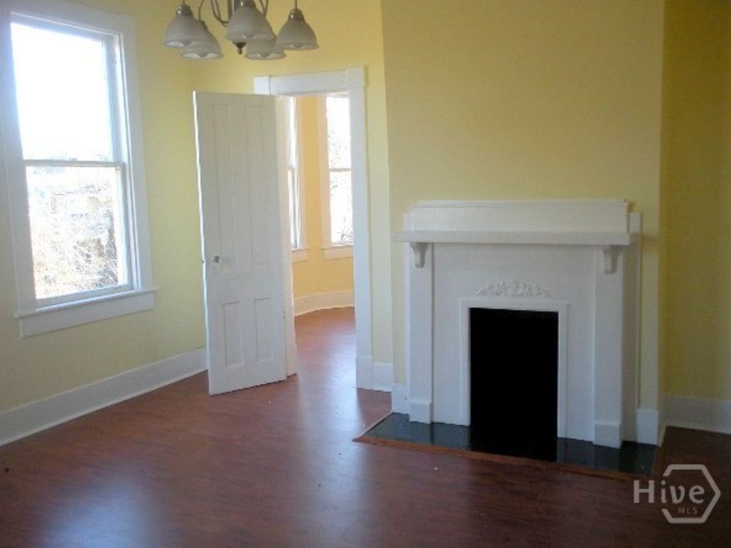 Image 6 of property listing at 516B E Bolton Street, Savannah, GA 31401