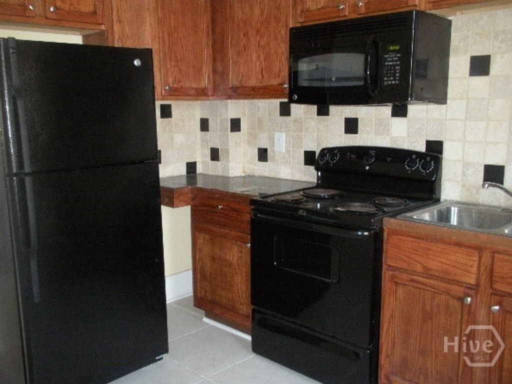 Image 7 of property listing at 516B E Bolton Street, Savannah, GA 31401