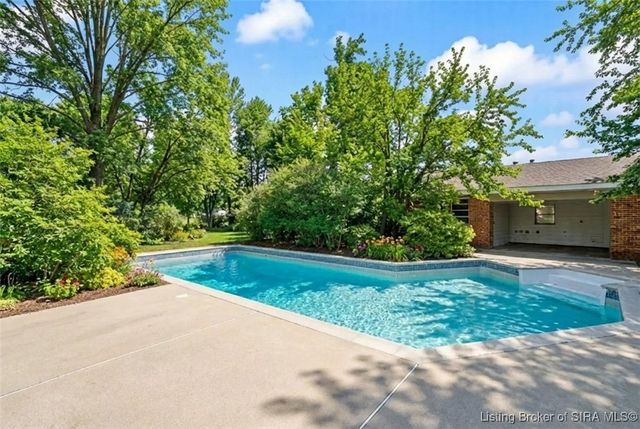 6810 Appleleaf Lane, Sellersburg, IN 47172