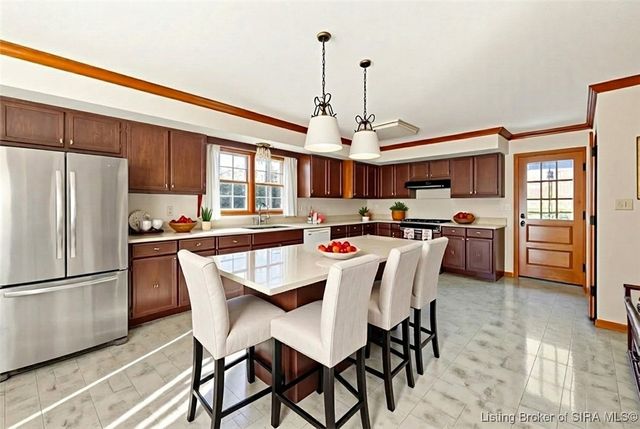 6810 Appleleaf Lane, Sellersburg, IN 47172