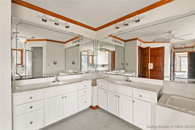 6810 Appleleaf Lane, Sellersburg, IN 47172