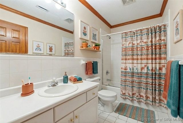 6810 Appleleaf Lane, Sellersburg, IN 47172