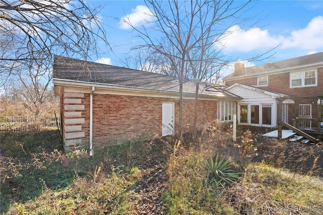 6810 Appleleaf Lane, Sellersburg, IN 47172