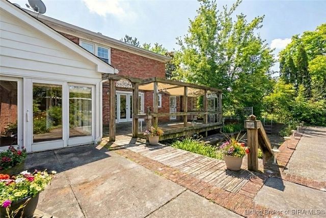 6810 Appleleaf Lane, Sellersburg, IN 47172