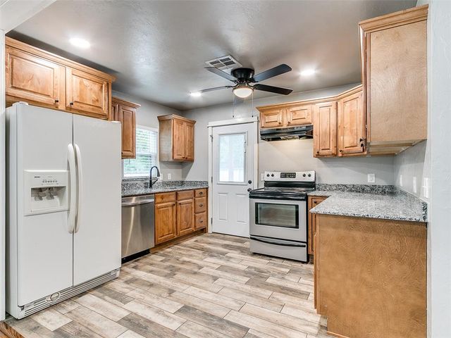 208 W Jacobs Drive, Midwest City, OK 73110