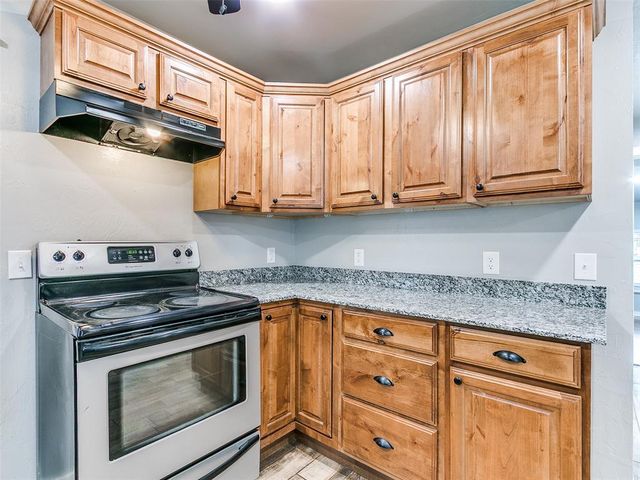 208 W Jacobs Drive, Midwest City, OK 73110