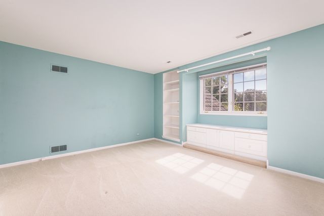 2 Royal Vale Drive, Oak Brook, IL 60523